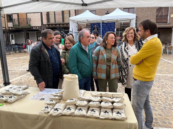 La Consejera De Agricultura, Ganadería Y Desarrollo Rural, María González Corral, Recoge El 'Premio Alubia De Saldaña 2024'