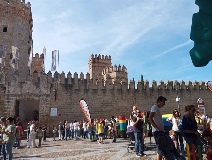 La Plaza del Castillo de El Puerto de Santa María (Cádiz) acoge una fiesta infantil con diversas actividades