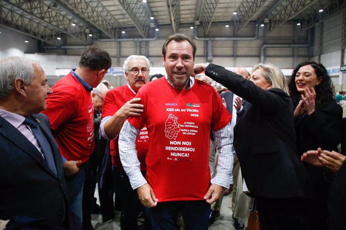 El Ministro de Transportes, Óscar Puente, visita Lugo con motivo del Día do Veciño, una comida organizada por la Federación de asociaciones vecinales de Lugo en la que será galardonado con el premio V de Veciño.