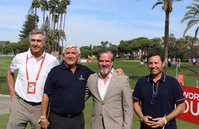 El viceconsejero de Turismo y Andalucía Exterior, Víctor González, en el Estrella Damm N.A. Andalucía Masters de golf que se celebra en el Real Club de Golf Sotogrande en San Roque (Cádiz).