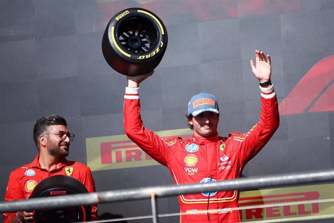 SAINZ Carlos (spa), Scuderia Ferrari SF-24, portrait podium celebration during the Formula 1 Pirelli United States Grand Prix 2024, 19th round of the 2024 Formula One World Championship from October 18 to 20, 2024 on the Circuit of the Americas, in Austin