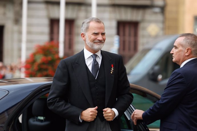 El Rey Felipe VI a su llegada a la apertura del curso académico de las Reales Academias en la Real Academia de Ciencias Morales y Políticas, a 14 de octubre de 2024, en Madrid (España). Felipe VI preside el acto en el que se da por comenzado el curso acad