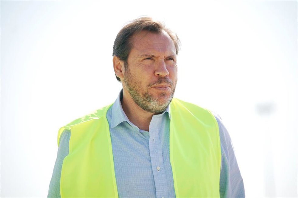 Archivo - El ministro de Transportes y Movilidad Sostenible, Óscar Puente, visita el Centro Logístico de Júndiz, a 19 de julio de 2024, en Vitoria-Gasteiz, Álava, País Vasco (España)