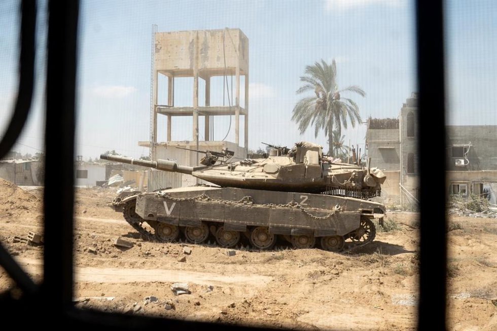 Archivo - Un carro de combate israelí en la Franja de Gaza (archivo)