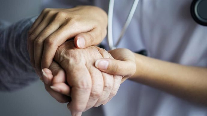 Archivo - El Hospital de La Princesa premia las mejores fotos sobre humanización de sus profesionales