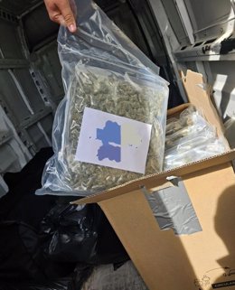 Imagen de los paquetes de la marihuana envasada al vacío incautada por la Policía Local.