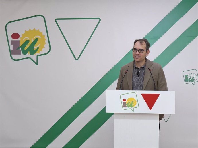 El coordinador de IU Andalucía y diputado de Sumar en el Congreso, Toni Valero, en rueda de prensa en Málaga.