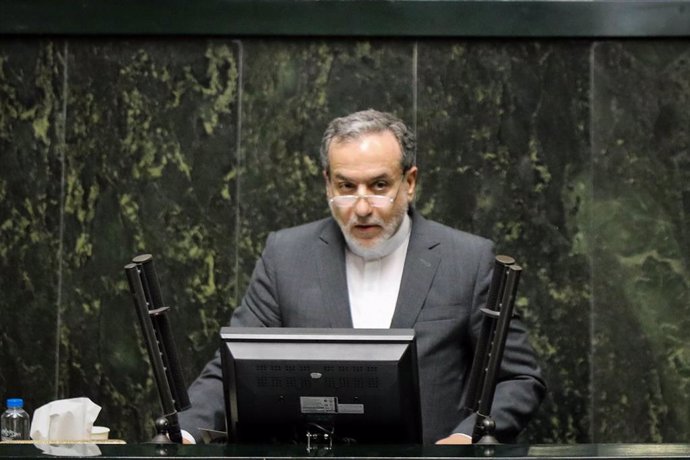 Archivo - El ministro de Exteriores de Irán, Abbas Araqchi, durante una sesión en el Parlamento iraní (archivo)