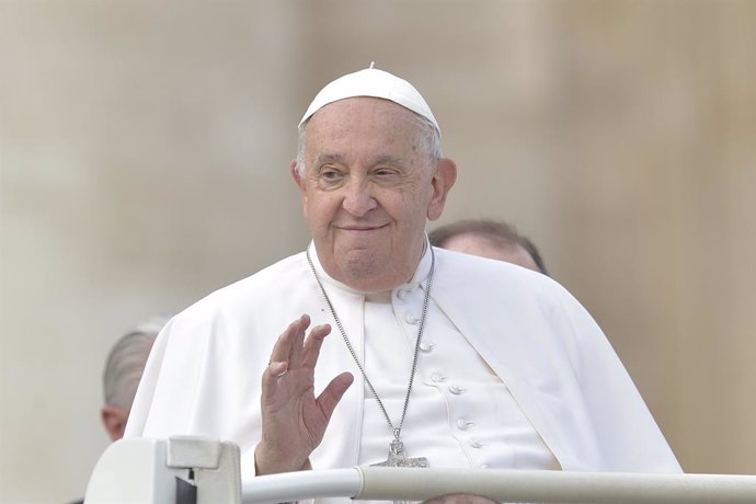 El Papa Francisco durante la proclamación de nuevos santos de la Iglesia Católica en la Jornada Mundial de las Misiones 2024, en el Vaticano, a 20 de octubre de 2024, en Ciudad del Vaticano. Los beatos Manuel Ruiz López y siete miembros de la Orden de los