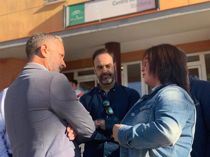 El secretario de Organización del PSOE de Sevilla y parlamentario, Rafael Recio, y la alcaldesa de Marchena (Sevilla), María del Mar Romero.