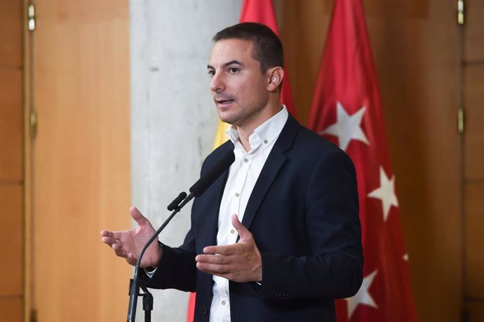 El Portavoz del Grupo Parlamentario Socialista en la Asamblea de Madrid, Juan Lobato