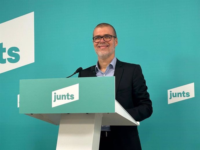 El director del congreso de Junts, Josep Maria Cruset, en una rueda de prensa.