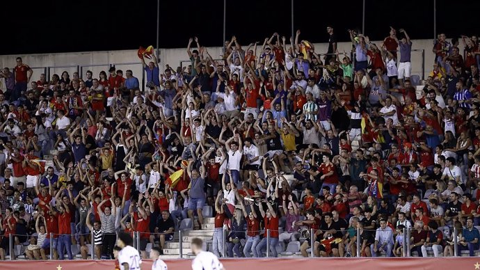 La afición española durante el partido de la Sub-21 en La Línea de la Concepción.