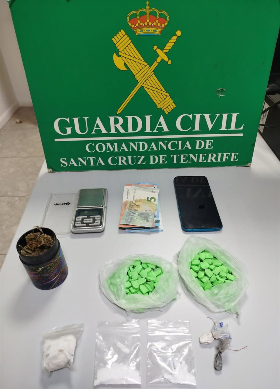 Droga intervenida por la Guardia Civil a dos varones en el municipio de La Matanza