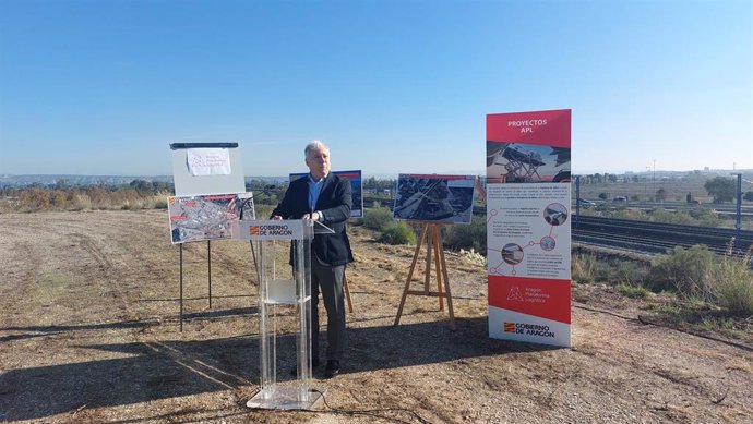 El consejero de Fomento, Vivienda, Logística y Cohesión Territorial, Octavio López, en los terrenos del nuevo acceso a Plaza.