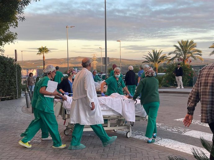 Imagen del simulacro de incendio y evacuación en el Hospital de Jerez.