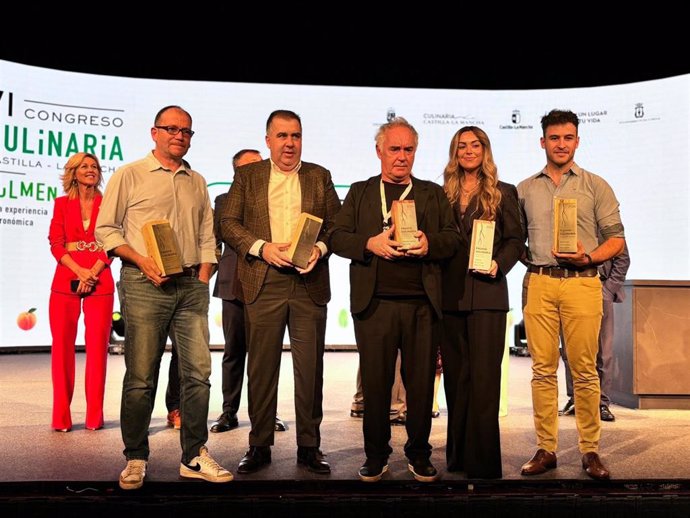 El cocinero Ferrán Adría tras recibir el premio extraordinario del sexto congreso Culinaria en Cuenca