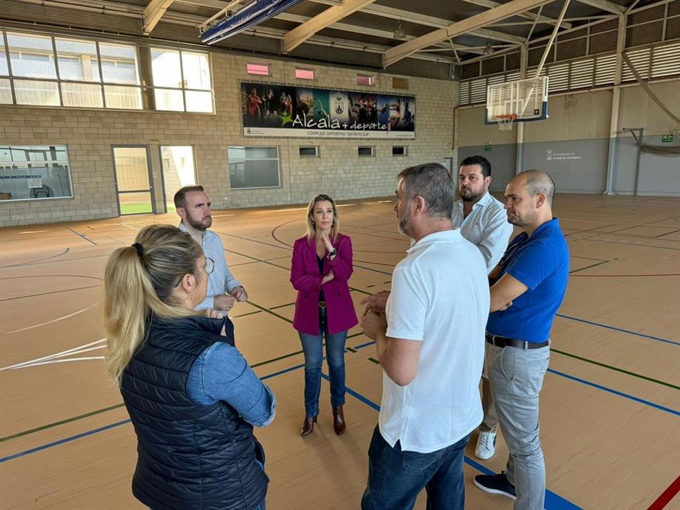 Alcalá de Guadaíra finaliza las obras de sustitución del suelo del pabellón del Complejo Deportivo Sur.