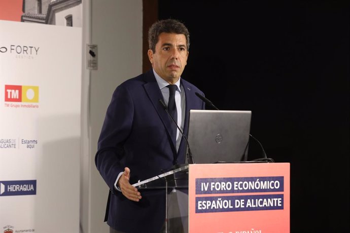 El president de la Generalitat Valenciana, Carlos Mazón, durant la seua intervenció al 'IV Fòrum Econòmic Español d'Alacant.