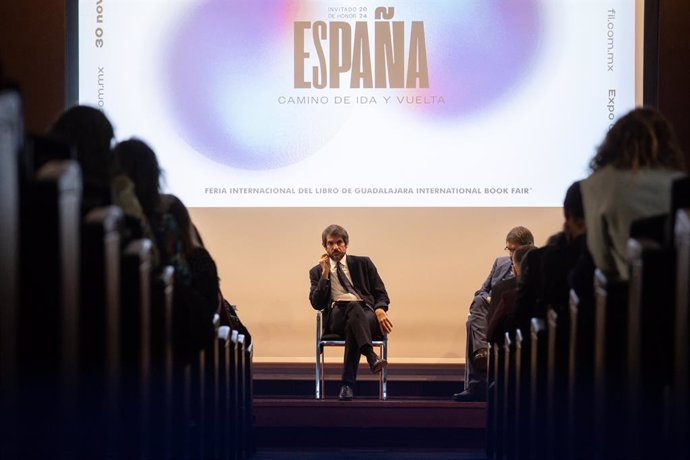 El ministro de Cultura, Ernest Urtasun, durante la presentación del programa literario y cultural de 'España País Invitado de Honor', en la Biblioteca Nacional de España,  a 21 de octubre de 2024, en Madrid (España). El programa presentado por el Minister