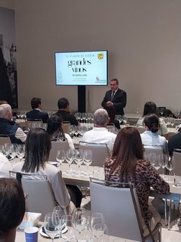 Un momento de la cata de los vinos realizada en el Hotel NH Málaga