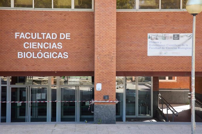 Archivo - Fachada de la Facultad de Ciencias Biológicas de la Universidad Complutense de Madrid (UCM), a 3 de mayo de 2024, en Madrid (España). La Facultad de Ciencias Biológicas de la UCM, que comparte edificio con la Facultad de Ciencias Geológicas, se 