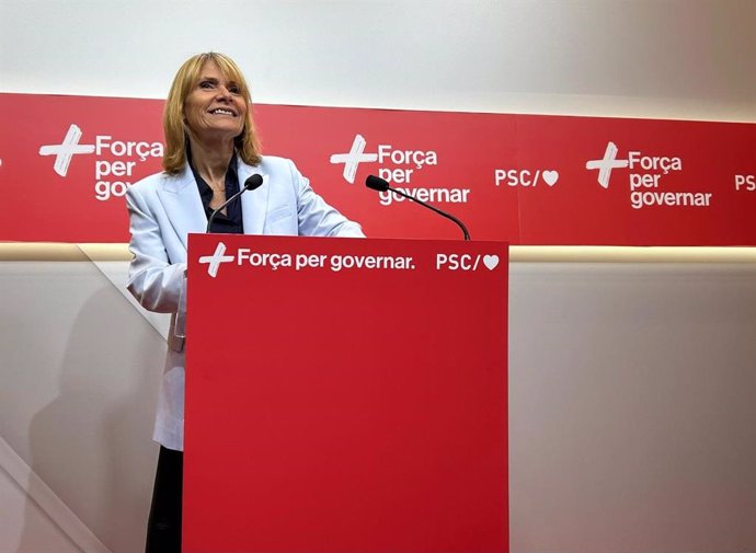 La viceprimera secretaria y portavoz del PSC, Lluïsa Moret, en una rueda de prensa