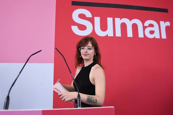 Archivo - La secretaria de Comunicación de Sumar, Elizabeth Duval, ofrece una rueda de prensa con motivo del comienzo del curso político, en el Espacio Rastro, a 2 de septiembre de 2024, en Madrid (España).