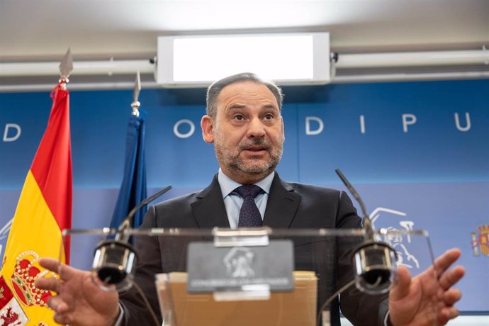 Archivo - El diputado del Grupo Mixto José Luis Ábalos, durante una rueda de prensa, en el Congreso de los Diputados, a 24 de julio de 2024, en Madrid (España). El exministro y exdirigente socialista José Luis Ábalos va a presentar una denuncia ante la Fi