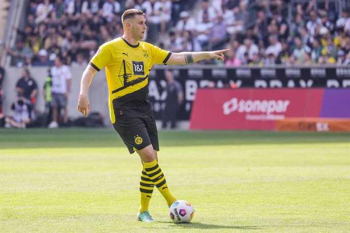 Archivo - Niklas Süle of Borussia Dortmund during the German championship Bundesliga football match between Borussia Mönchengladbach and Borussia Dortmund on April 13, 2024 at Borussia-Park in Mönchengladbach, Germany - Photo Jurgen Fromme / firo Sportpho