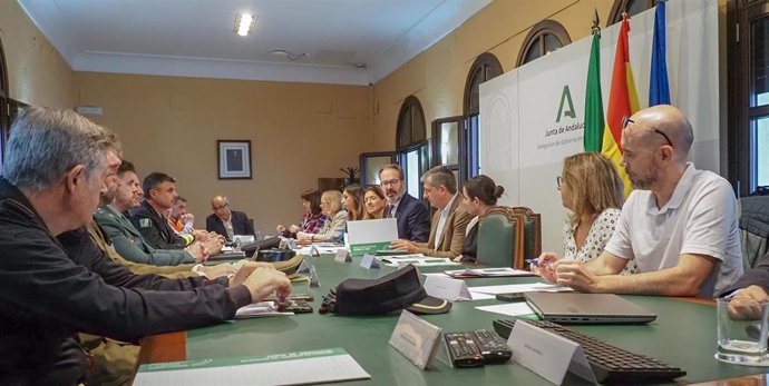 Adolfo Molina ha presidido este lunes la reunión del comité asesor del Plan Infoca en la provincia.