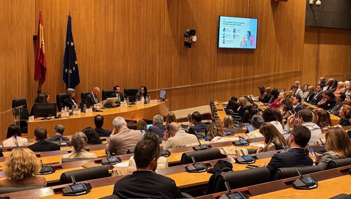 El director del Departamento de Personas y Cultura de Roche Farma España, Mariano Torres, durante su intervención en la jornada 'Objetivo Paridad: mujeres en puestos de poder', celebrado en el Congreso de los Diputados