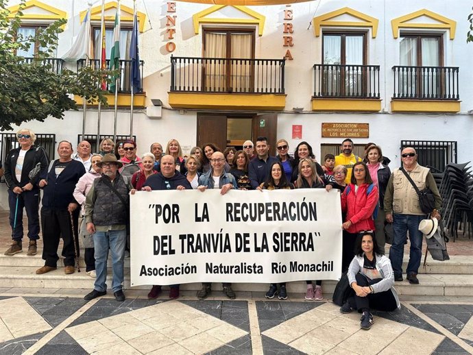 El alcalde de Güéjar Sierra, Jose Robles, ha recibido a la Asociación Río Monachil