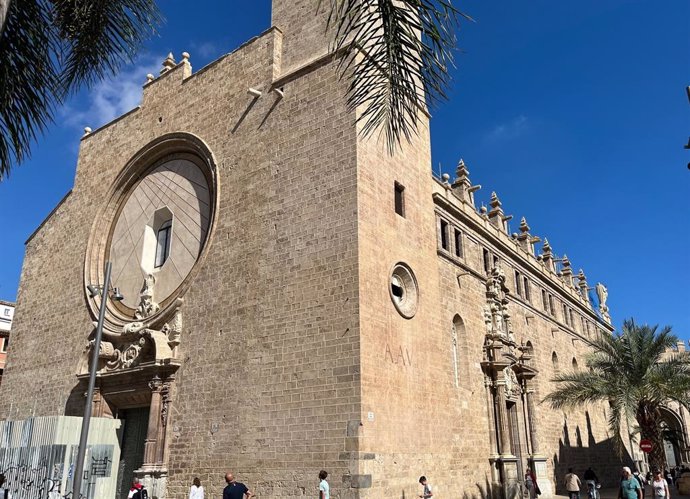 Església dels Santos Juanes de València després de la restauració de la seua façana