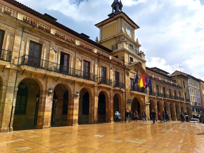 Archivo - Plaza del Ayuntamiento de Oviedo.