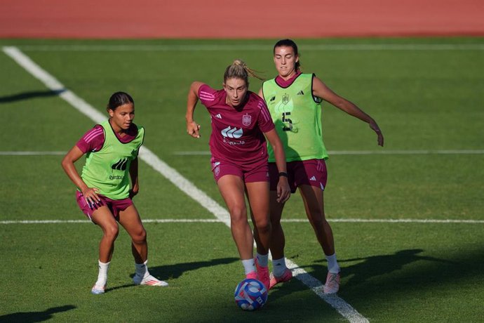 Archivo - Alexia Putellas, Vicky López y Patri Guijarro en un entrenamiento de la selección española femenina de fútbol