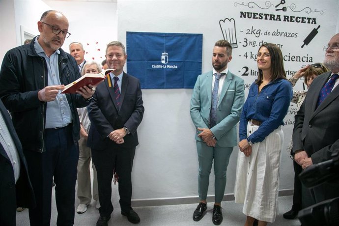 El presidente de Castilla-La Mancha, Emiliano García-Page, ha inaugurado el Centro de Mayores Municipal de Férez.