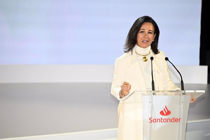 Archivo - Ana Patricia Botín habla durante la entrega de premios de la XVI Convocatoria "Euros de tu Nómina", a 11 de junio de 2024, en Madrid (España). "Euros de tu Nómina" es una de las iniciativas más relevantes de Banco Santander para los miles de emp