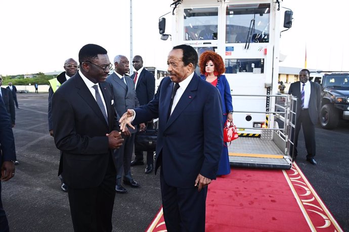 El presidente de Camerún, Paul Biya, regresa a su país tras una ausencia de más de 40 días que provocó dudas sobre su estado de salud