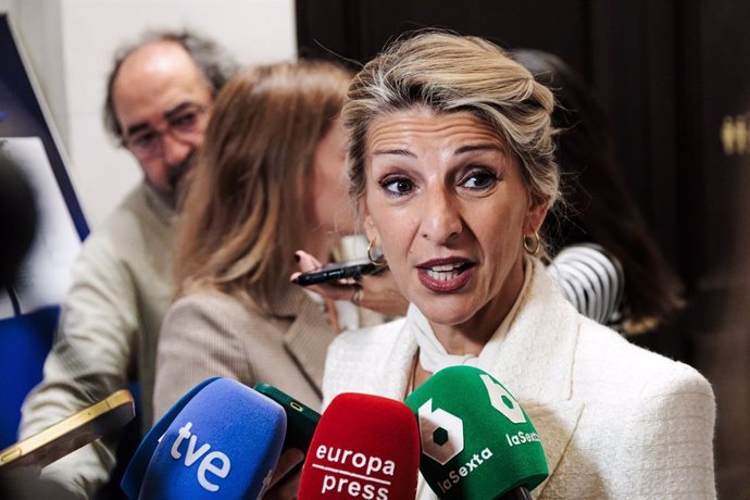 La ministra de Trabajo y Economía Social, Yolanda Díaz, durante un desayuno informativo organizado por Nueva Economía Fórum y protagonizado por el secretario general de CCOO, Unai Sordo, en el Hotel Mandarin Oriental Ritz, a 21 de octubre de 2024, en Madr