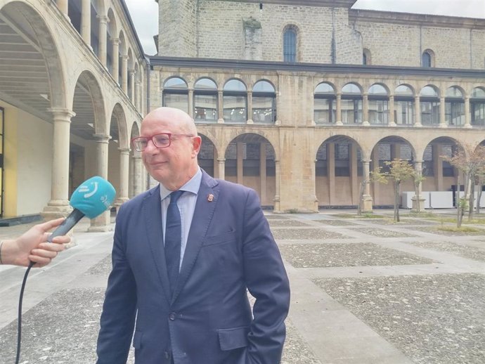 El consejero de Educación del Gobierno de Navarra, Carlos Gimeno