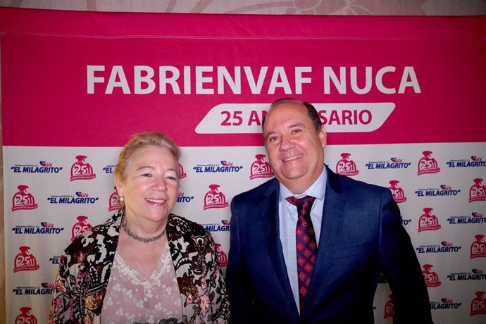 Maria Castro, directora ejecutiva de Fabrienvaf Nuca, y Javier Castr