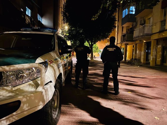 Agentes de la Guardia Civil en el desarrollo de la operación.