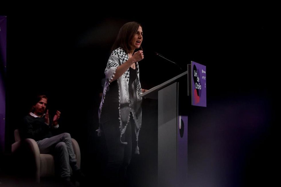 La secretaria general de Podemos, Ione Belarra, interviene durante el acto central de la Universidad de Otoño de Podemos Cambiar todo lo que no podemos aceptar, en el Círculo de Bellas Artes, a 19 de octubre de 2024, en Madrid (España).
