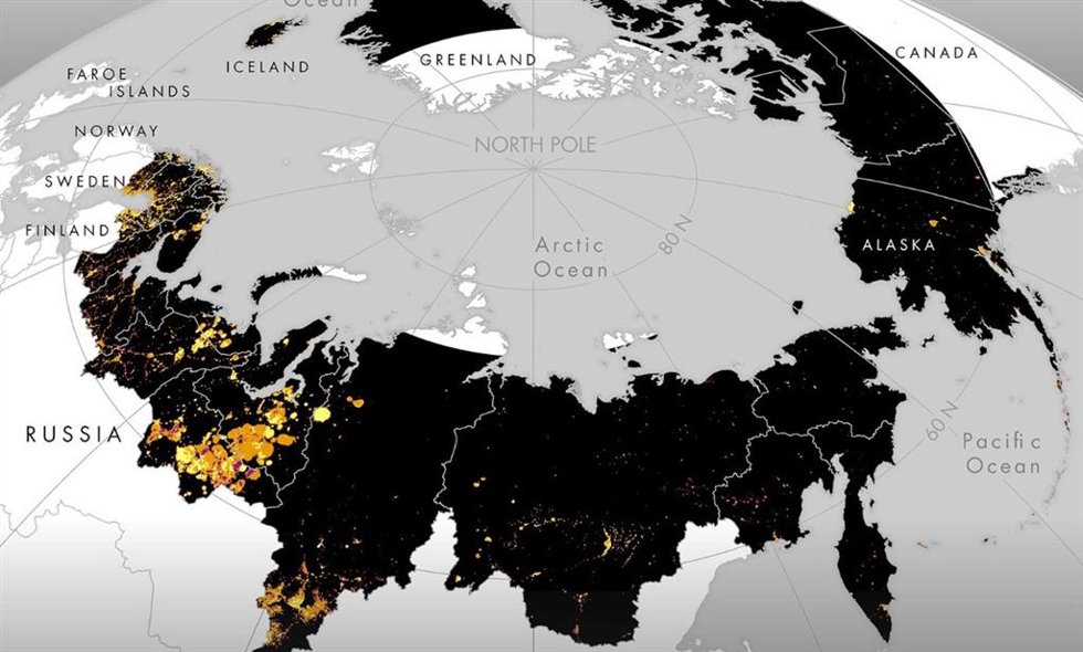 Mapa de actividad humana emisora de luz del Ártico que muestra áreas no iluminadas (negras) versus áreas iluminadas (naranja) con un aumento significativo (amarillo) o una disminución de la actividad humana emisora de luz (violeta) entre 1992 y 2013.