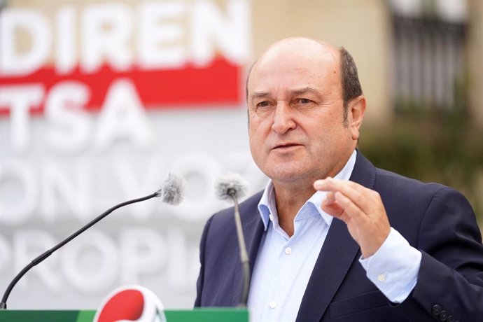 Archivo - El presidente del EBB, Andoni Ortuzar, durante un acto de campaña de EAJ-PNV, a 20 de julio de 2023, en Vitoria-Gasteiz, Álava, País Vasco (España). El mitin ha sido amenizado con música, food-truck, txiki-txoko y teatro callejero y forma parte 