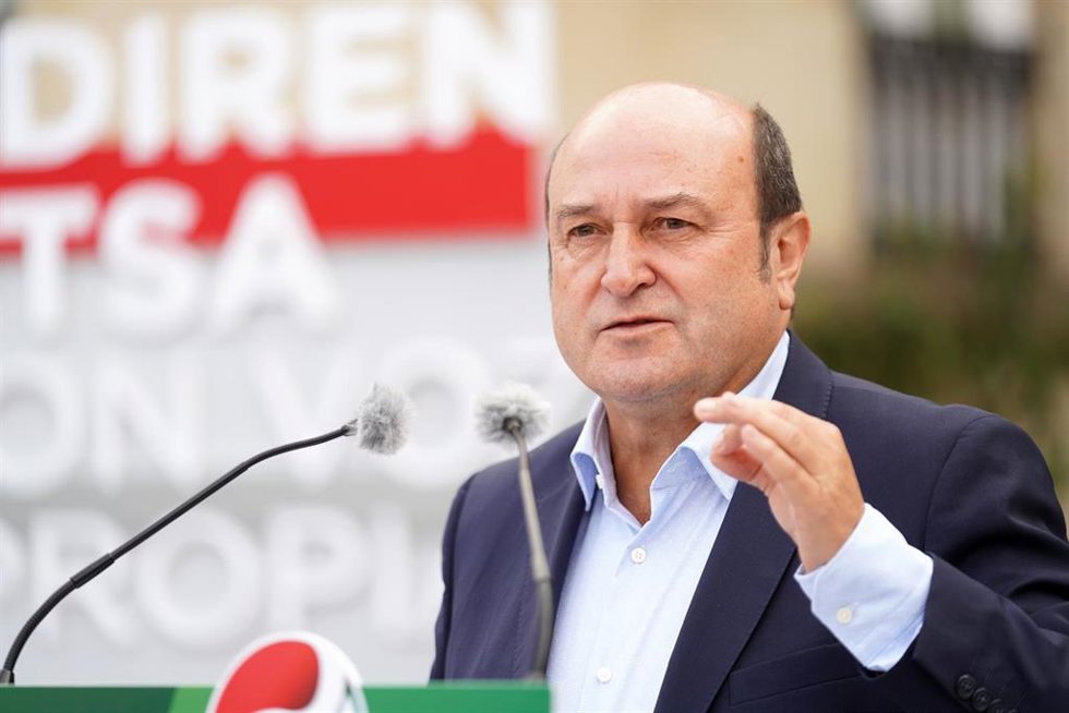 Archivo - El presidente del EBB, Andoni Ortuzar, durante un acto de campaña de EAJ-PNV, a 20 de julio de 2023, en Vitoria-Gasteiz, Álava, País Vasco (España). El mitin ha sido amenizado con música, food-truck, txiki-txoko y teatro callejero y forma part