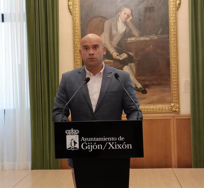 El portavoz de la Junta de Gobierno del Ayuntamiento de Gijón, Jesús Martínez Salvador (Foro), en rueda de prensa en el Consistorio gijonés.