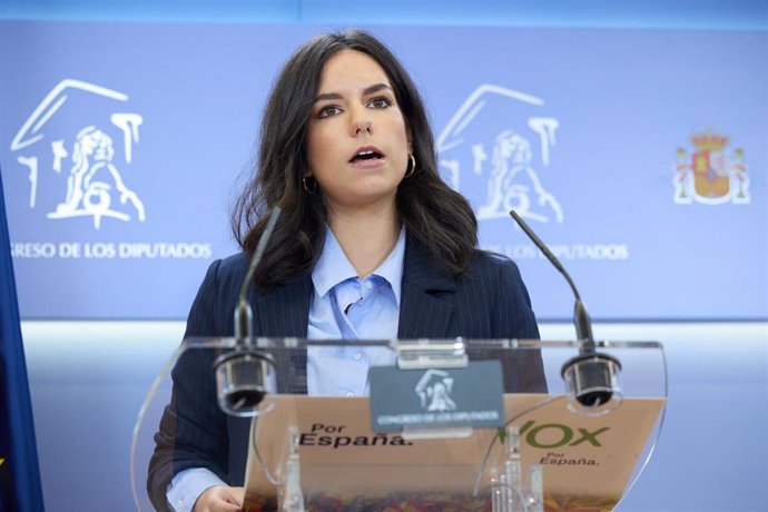 La portavoz de VOX en el Congreso, Pepa Milla, durante una rueda de prensa anterior a la reunión de la Junta de Portavoces, en el Congreso de los Diputados, a 22 de octubre de 2024, en Madrid (España).