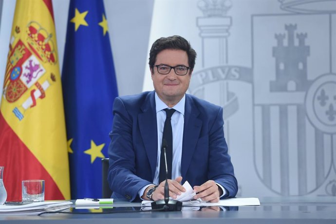 El ministro de Transformación Digital, Óscar López, durante una rueda de prensa posterior a la reunión del Consejo de Ministros en el Palacio de La Moncloa, a 22 de octubre de 2024, en Madrid (España). El Consejo de Ministros ha aprobado el convenio de fi